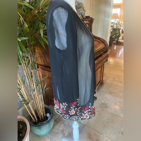 Sheer beaded crochet ladies top vintage small/medium black with floral crochet - Picture 8 of 16